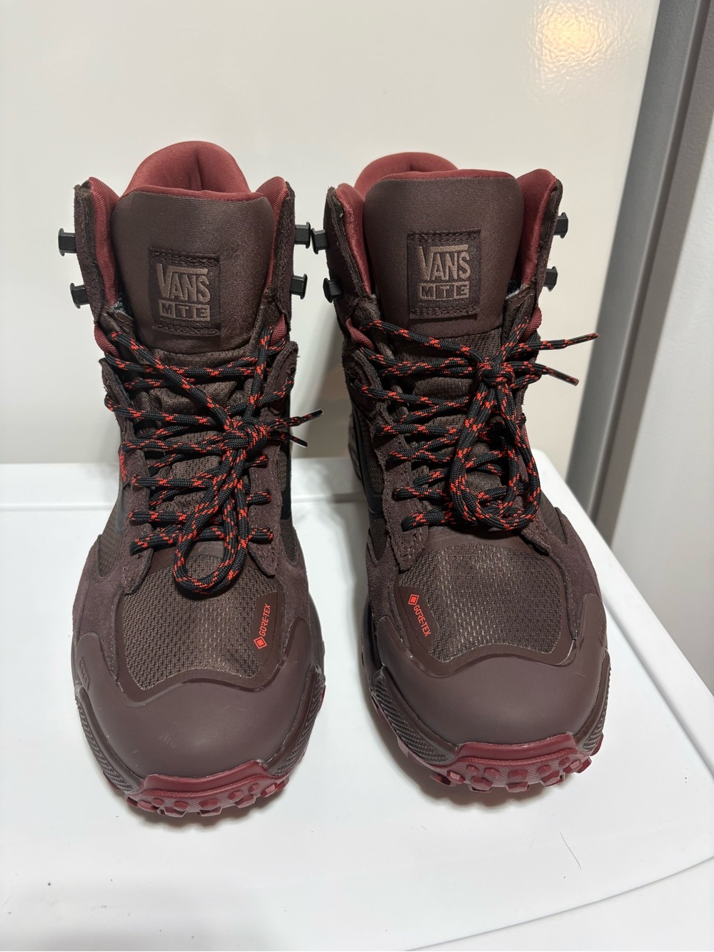 Hiking Boots New Men’s Size 11. Vans Crestline MTX, Brown.